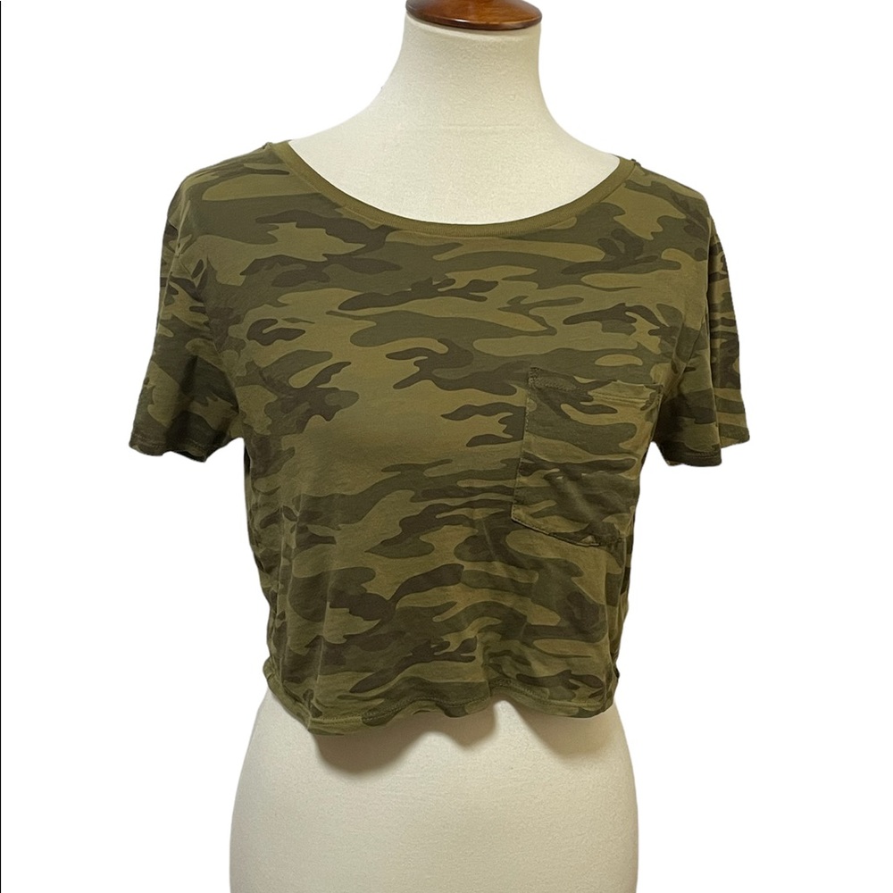 Forever 21 * Medium Crop Top * Distressed‎ * Pocket *